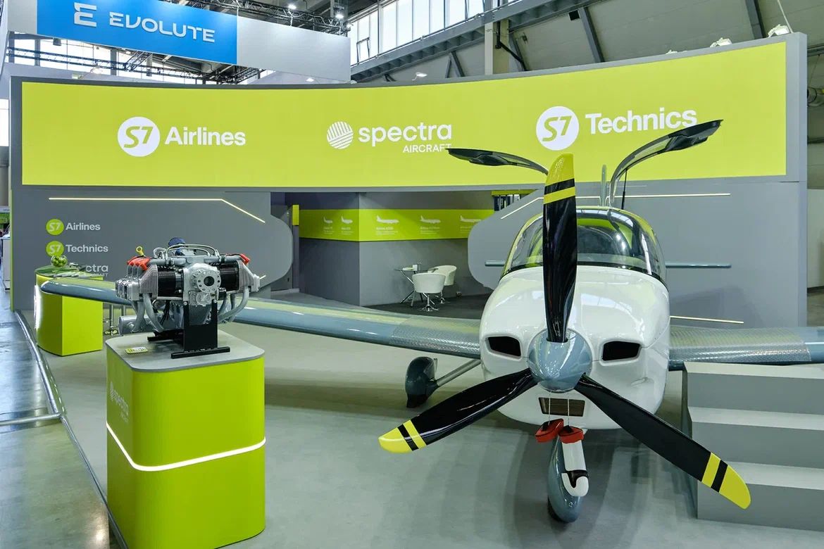 Российский самолёт S7 Tango